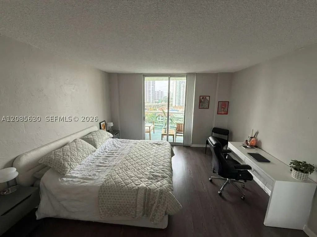 19390 Collins Ave #1217