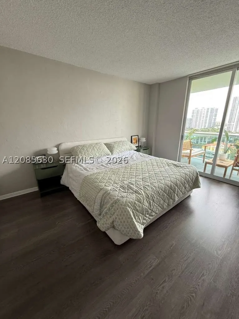 19390 Collins Ave #1217
