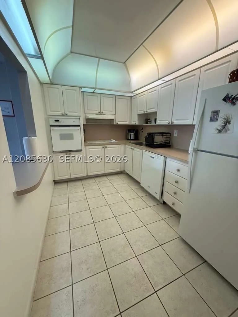 19390 Collins Ave #1217