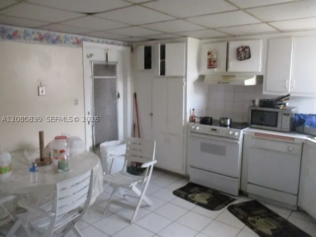 205 NE 175th St