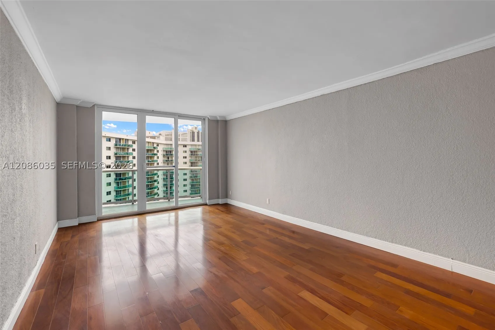 19390 Collins Ave #1520
