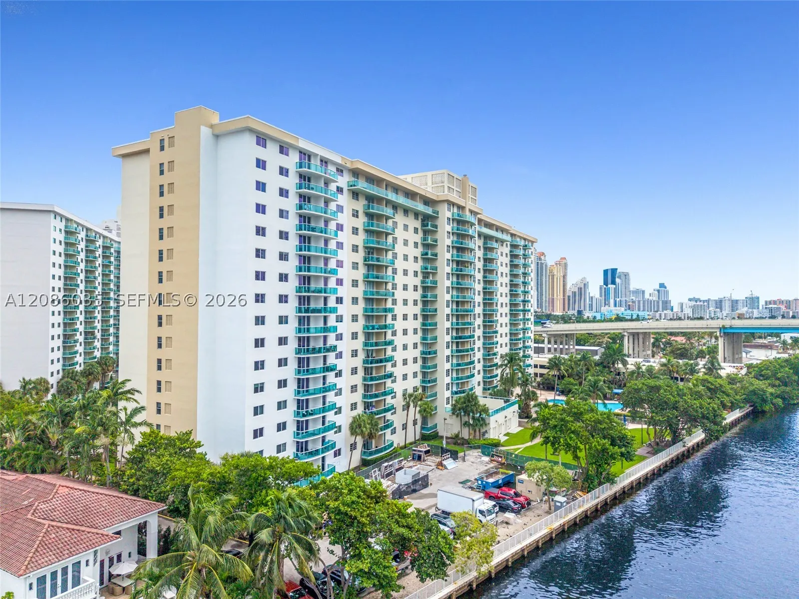 19390 Collins Ave #1520
