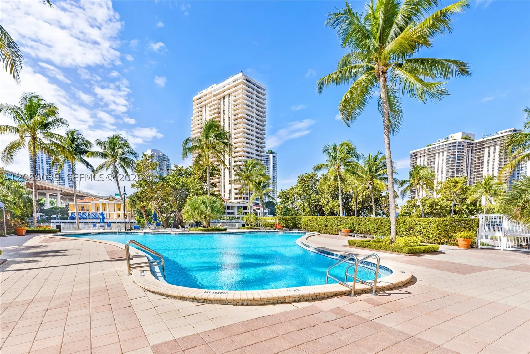 19390 Collins Ave #1520