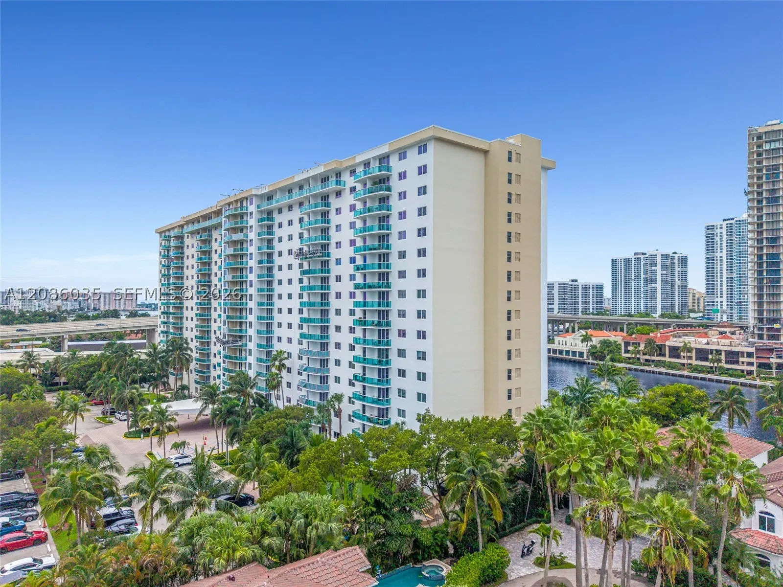 19390 Collins Ave #1520