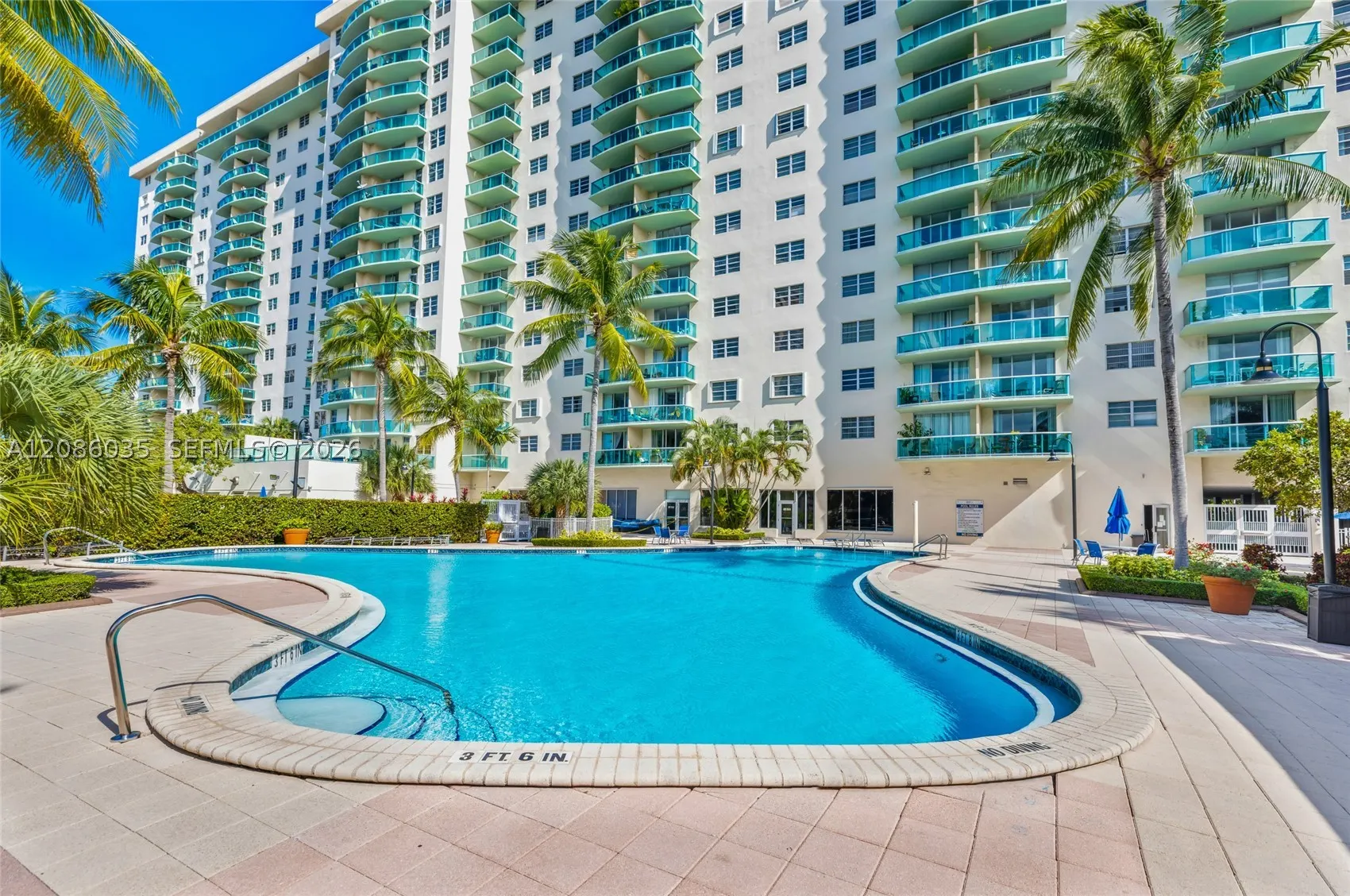 19390 Collins Ave #1520