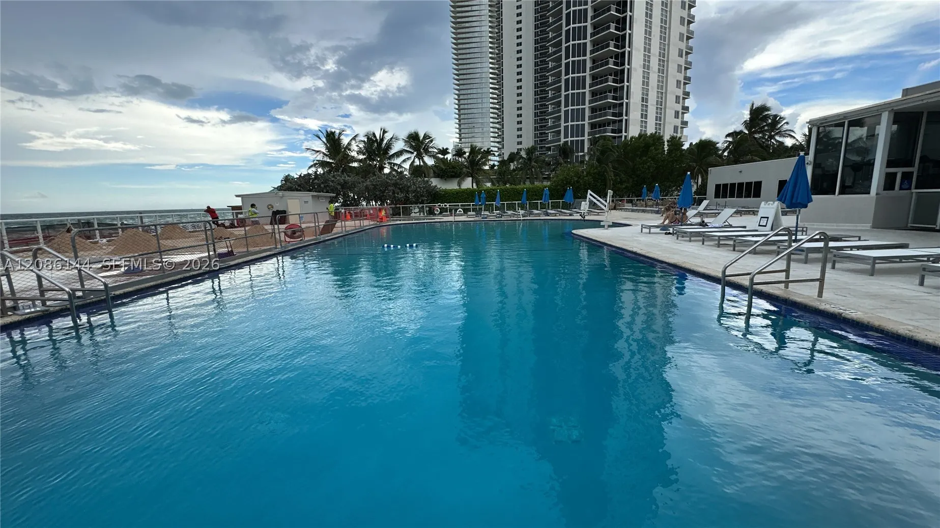 19201 Collins Ave #1119