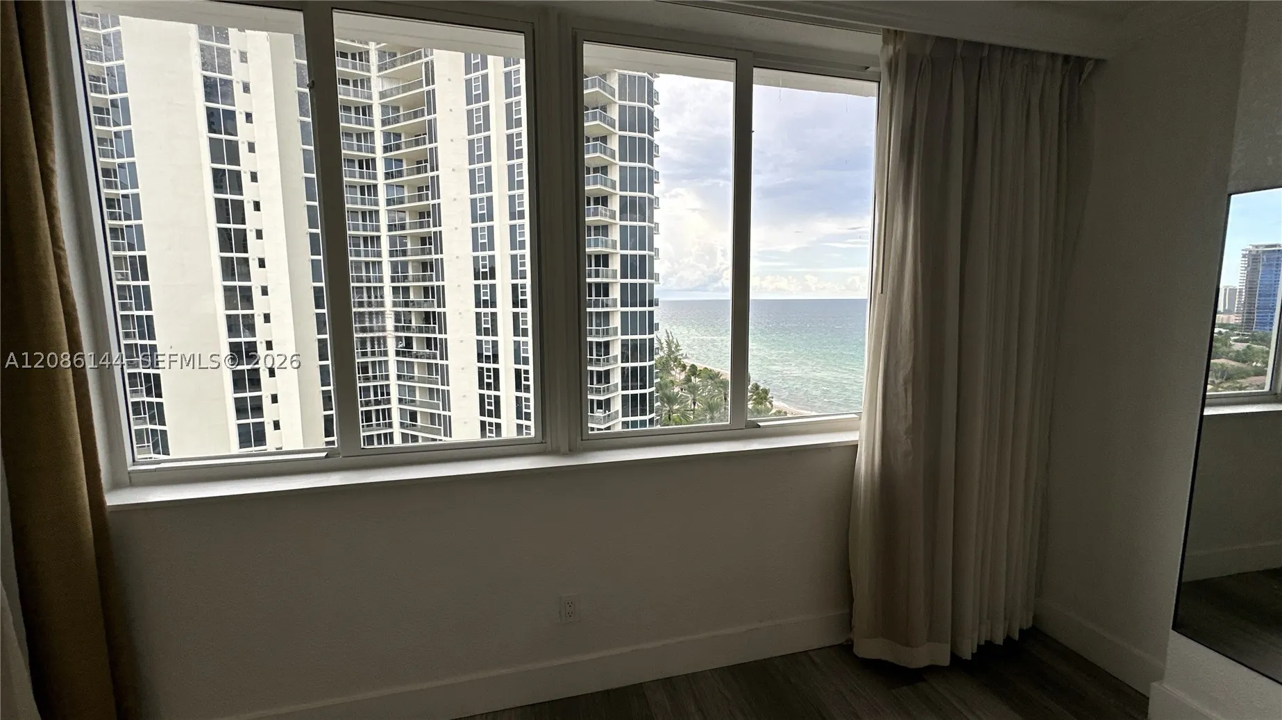 19201 Collins Ave #1119