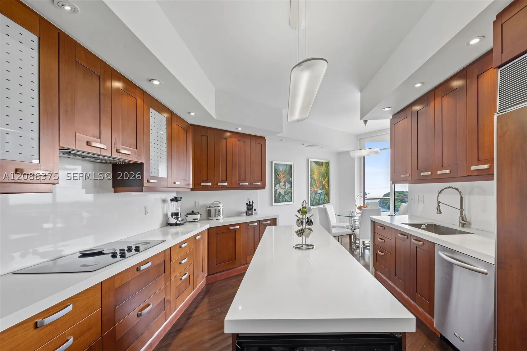 60 Edgewater Dr #9D