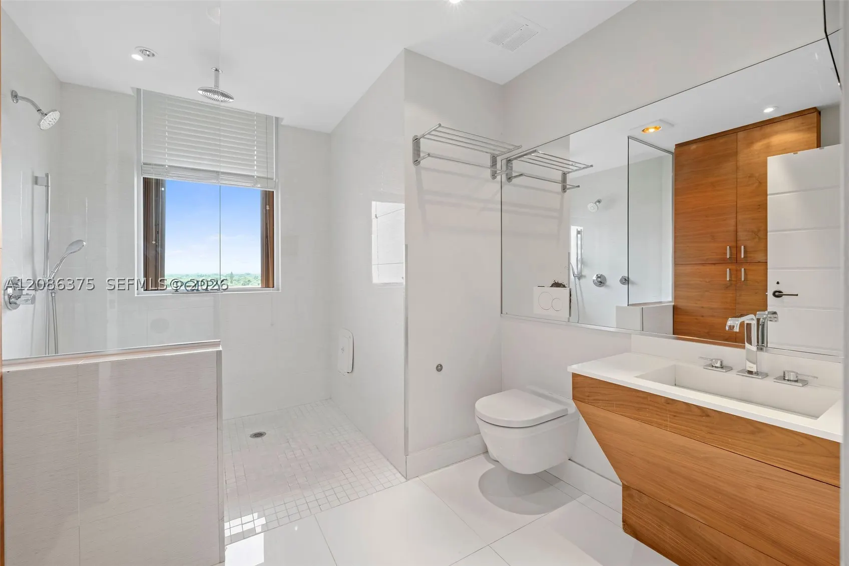 60 Edgewater Dr #9D