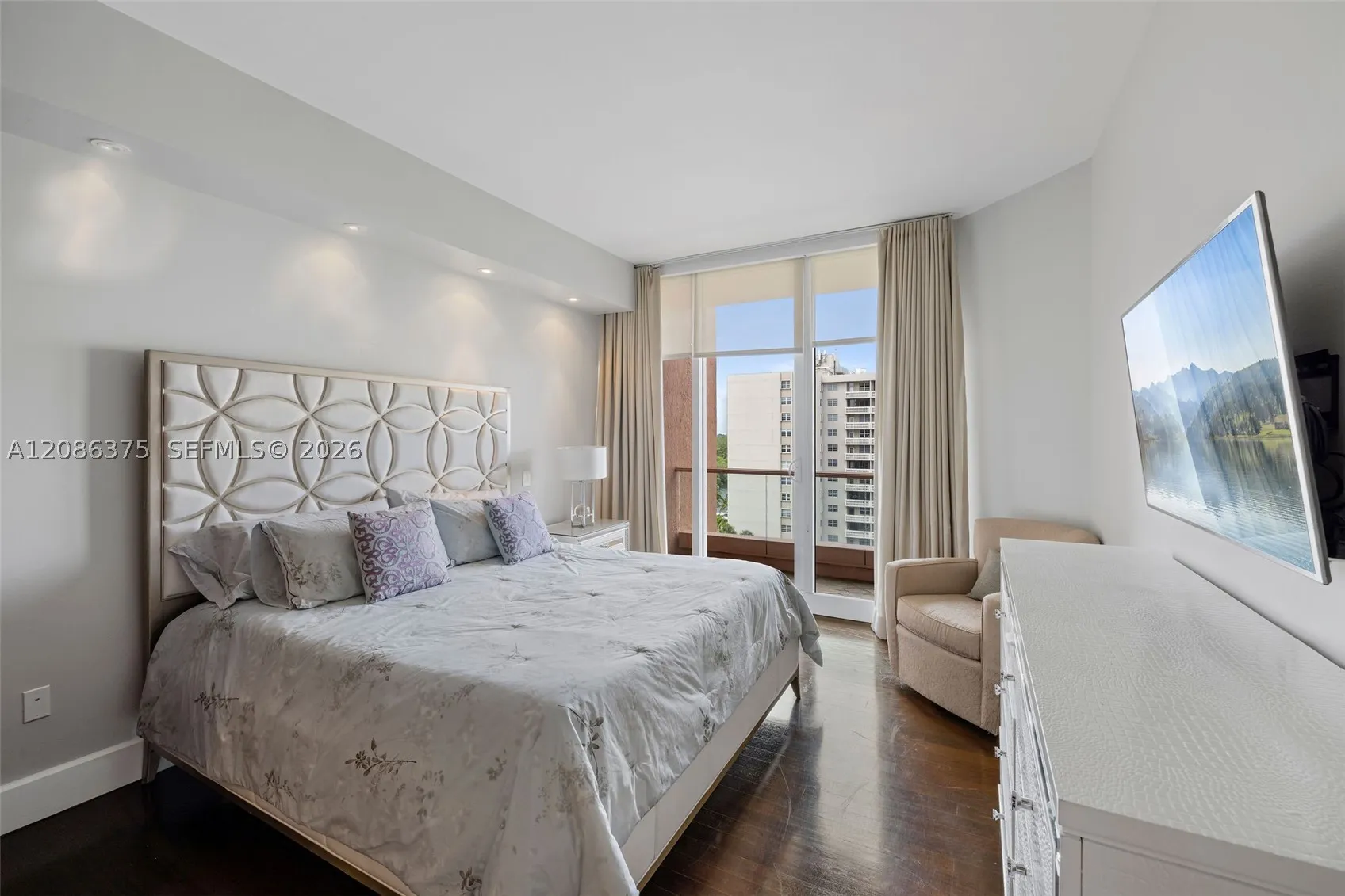 60 Edgewater Dr #9D