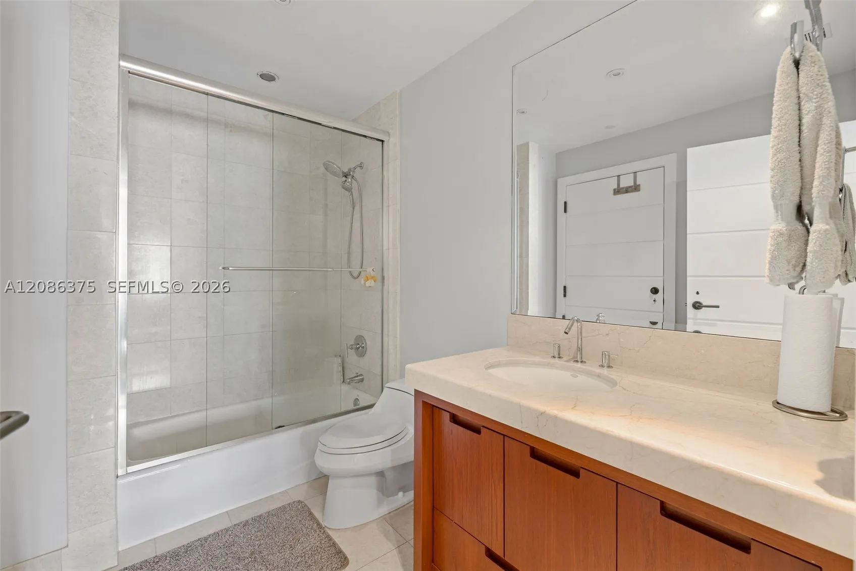 60 Edgewater Dr #9D