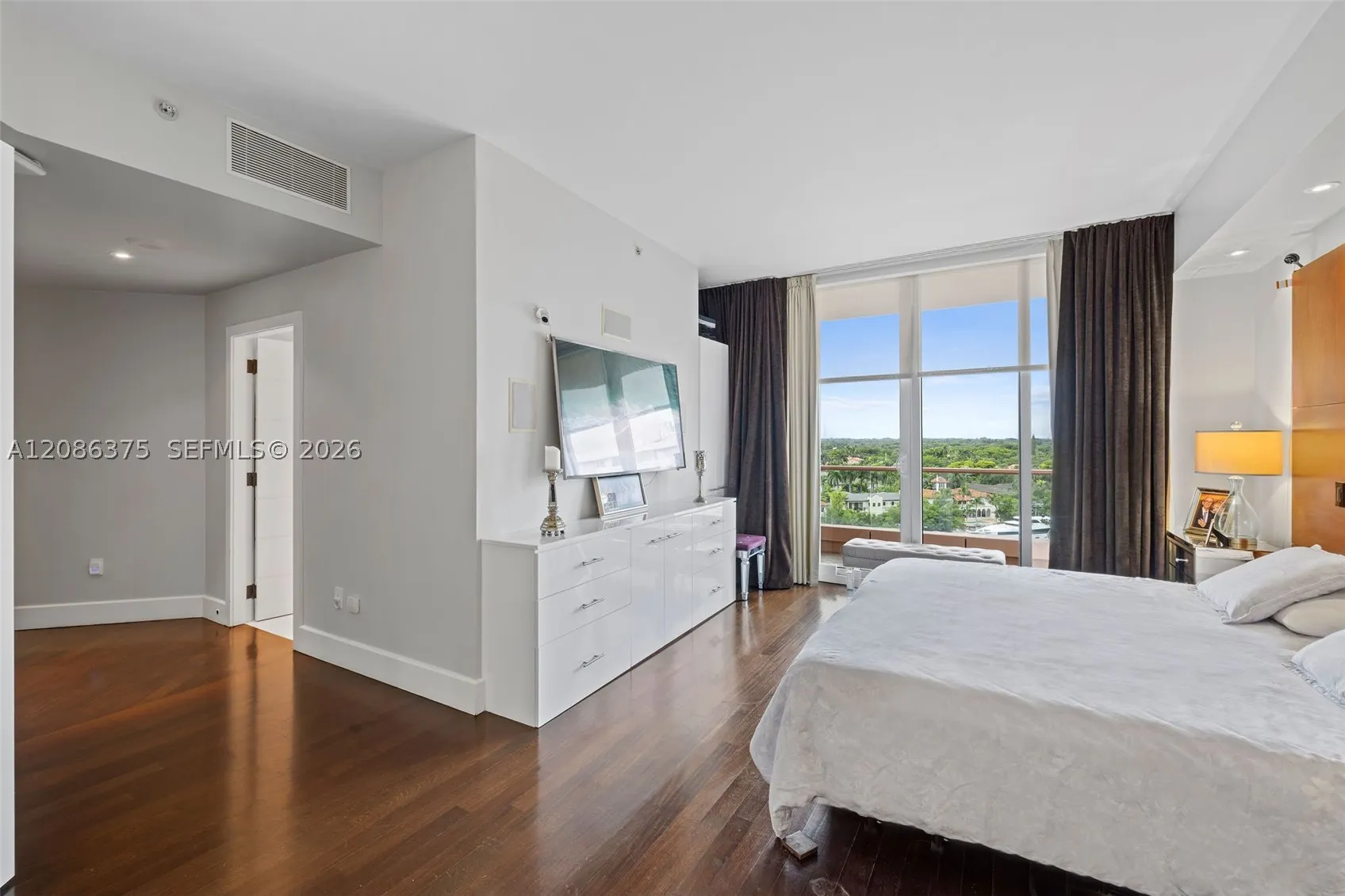 60 Edgewater Dr #9D