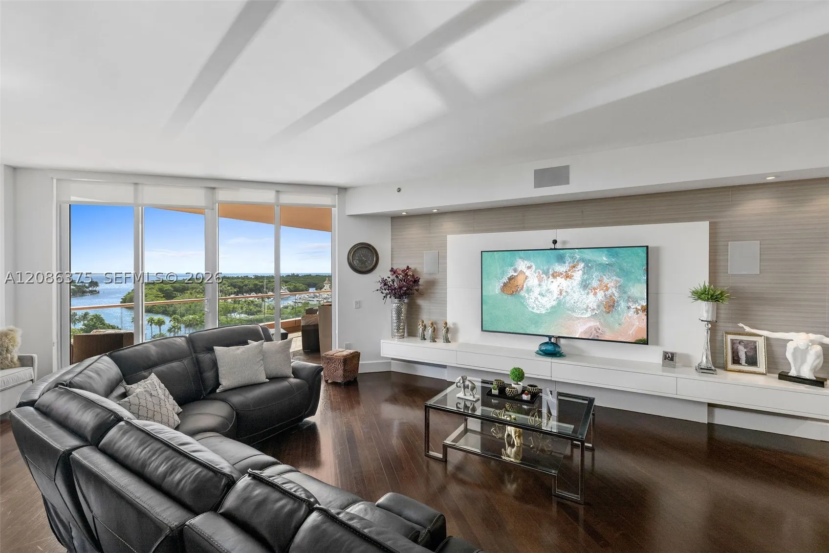 60 Edgewater Dr #9D