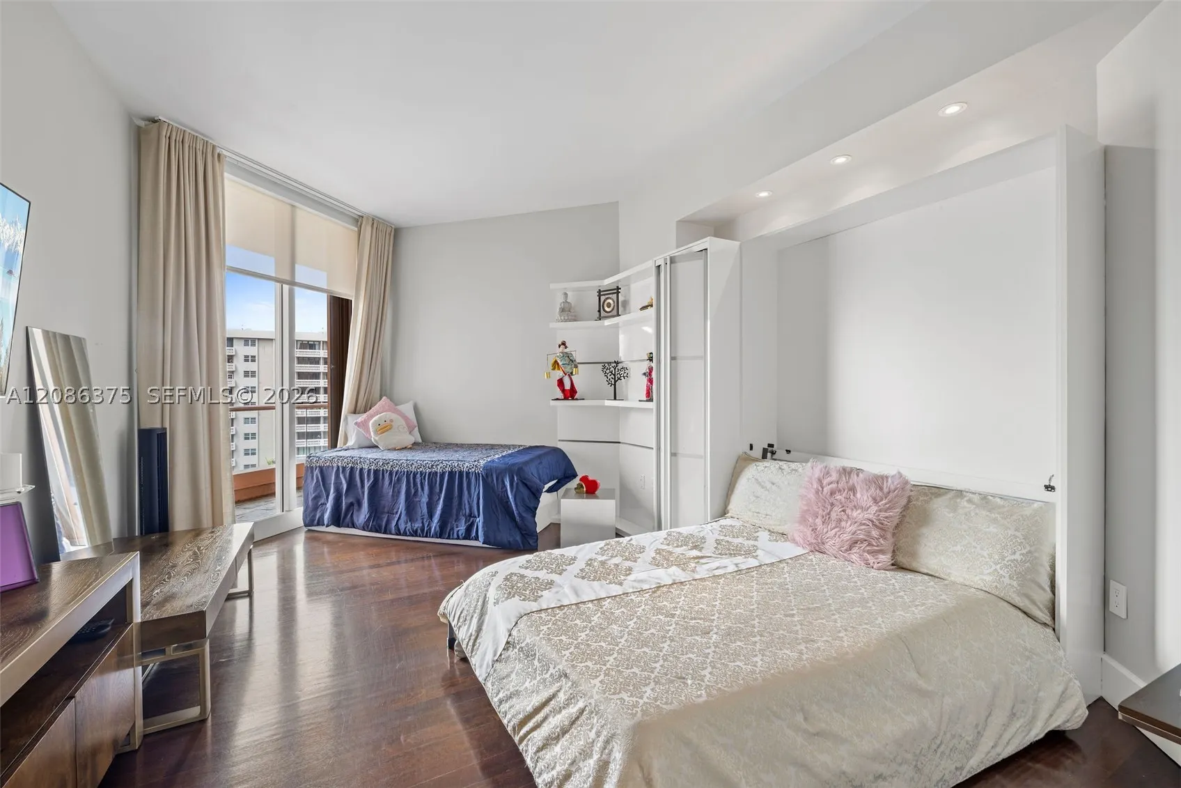 60 Edgewater Dr #9D