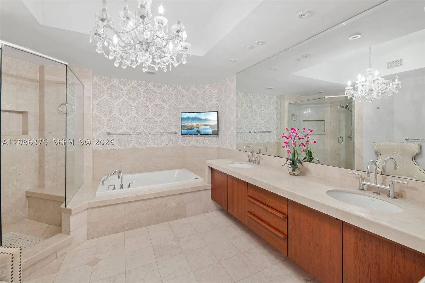 60 Edgewater Dr #9D