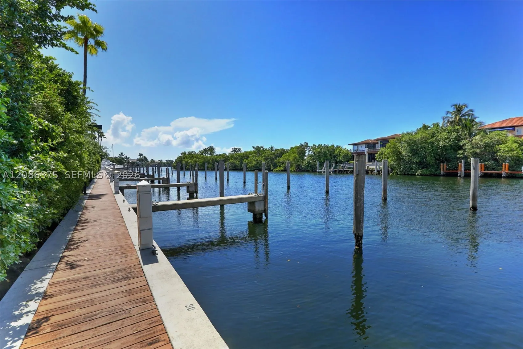 60 Edgewater Dr #9D