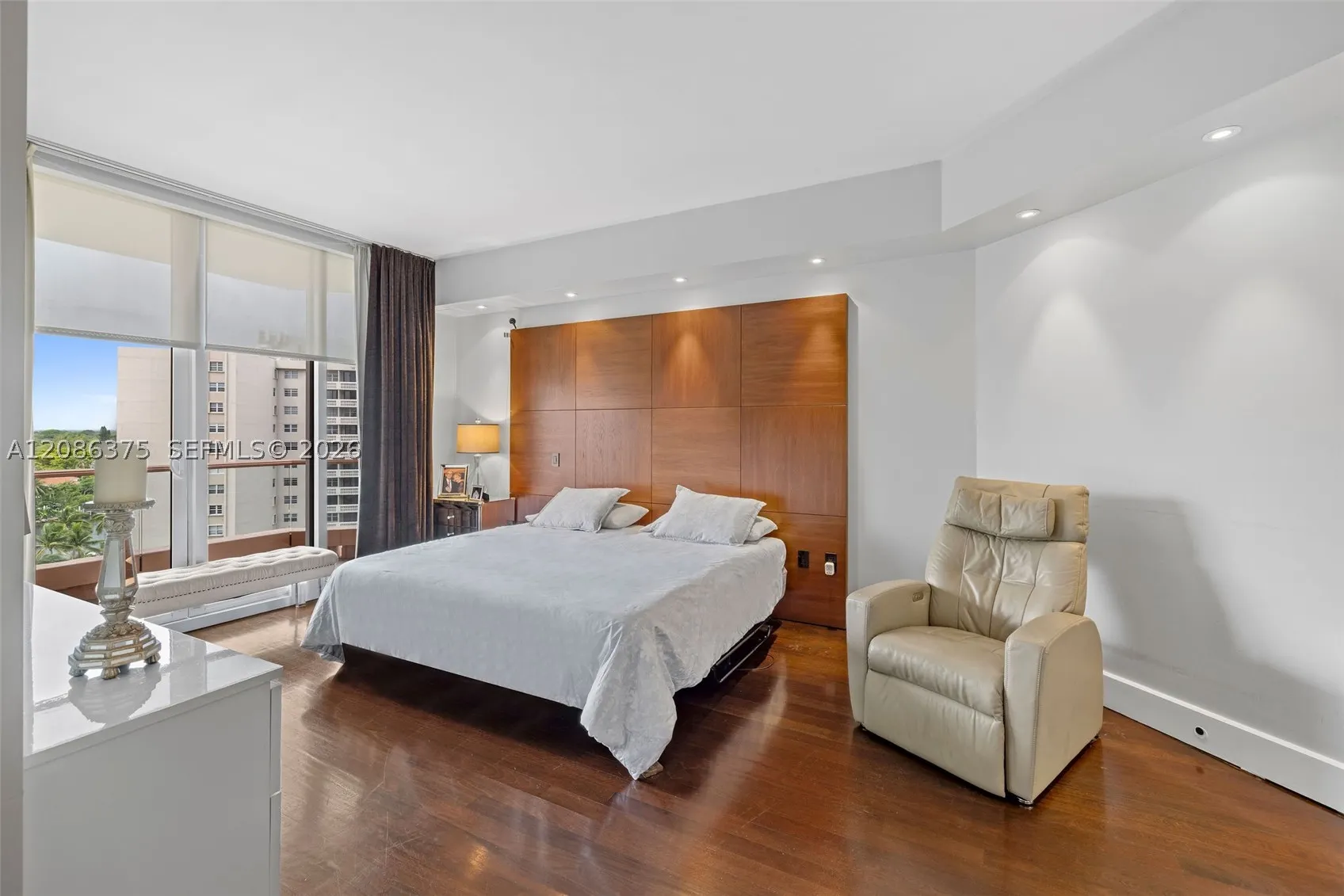60 Edgewater Dr #9D