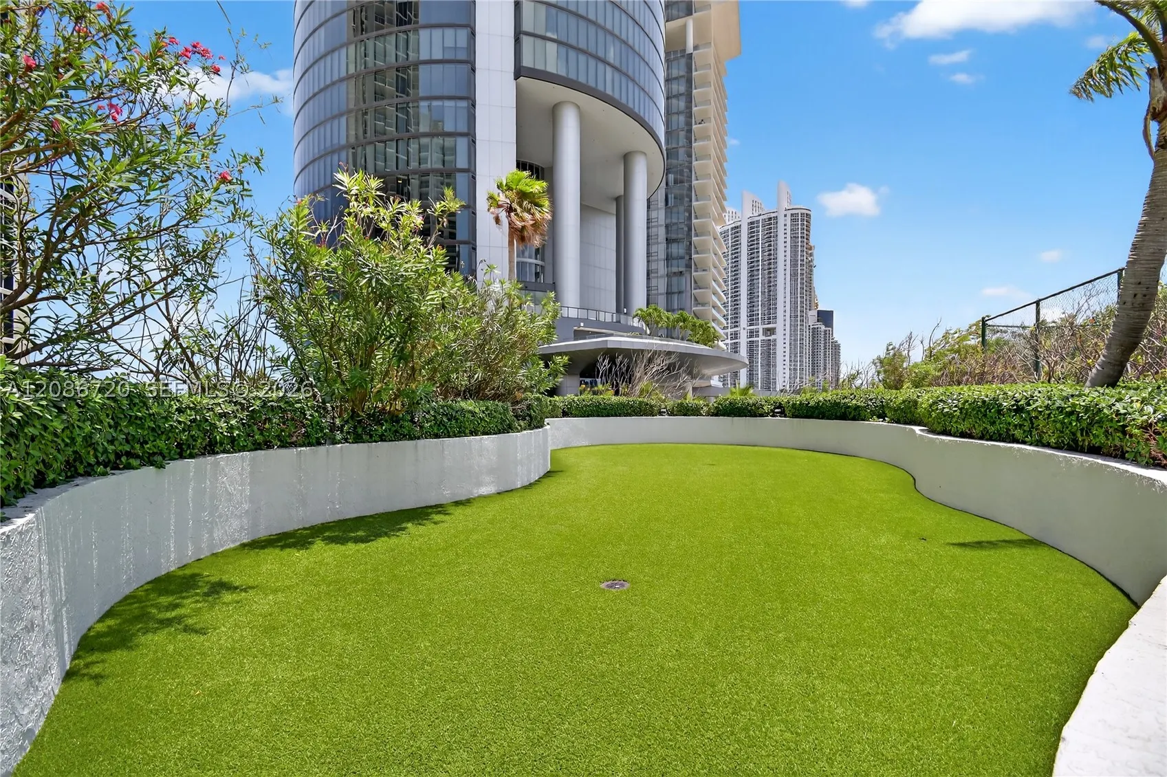 18671 Collins Ave #2501