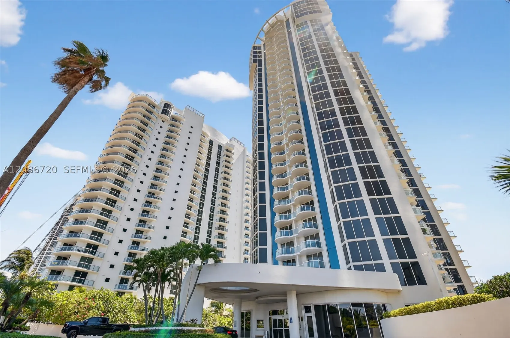 18671 Collins Ave #2501