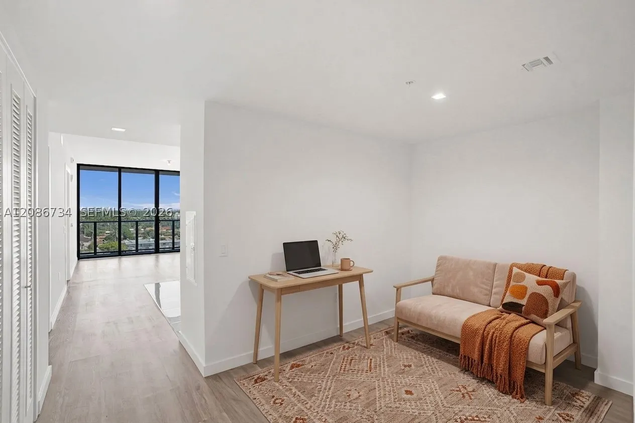 1170 E Hallandale #1003