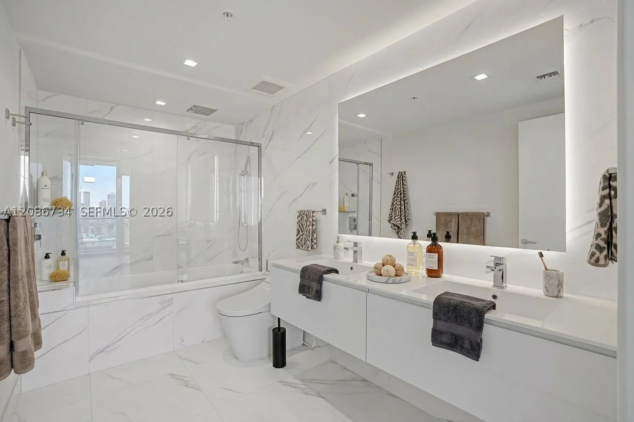 1170 E Hallandale #1003