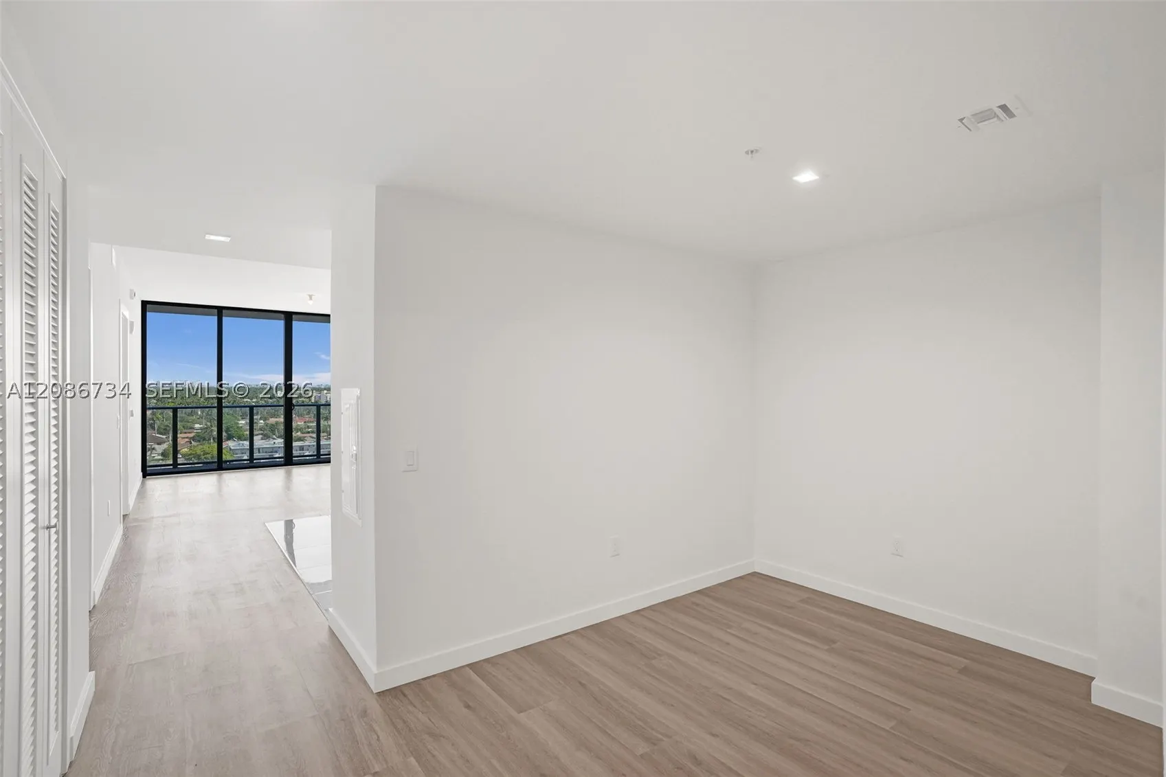 1170 E Hallandale #1003