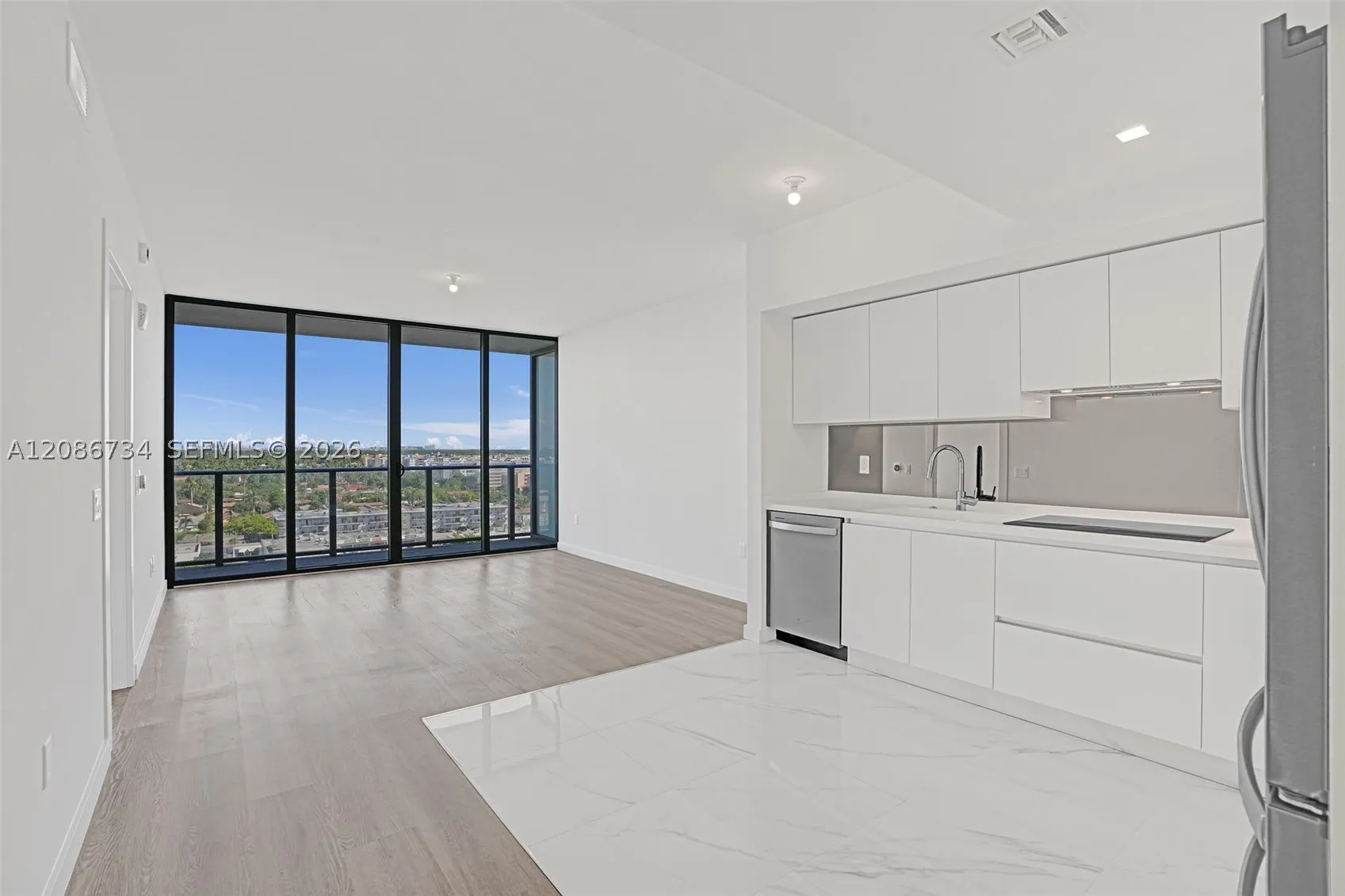 1170 E Hallandale #1003