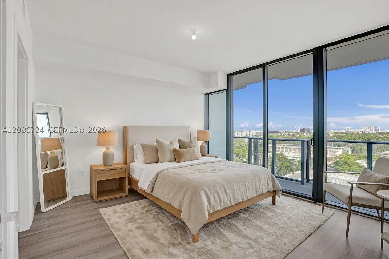 1170 E Hallandale #1003