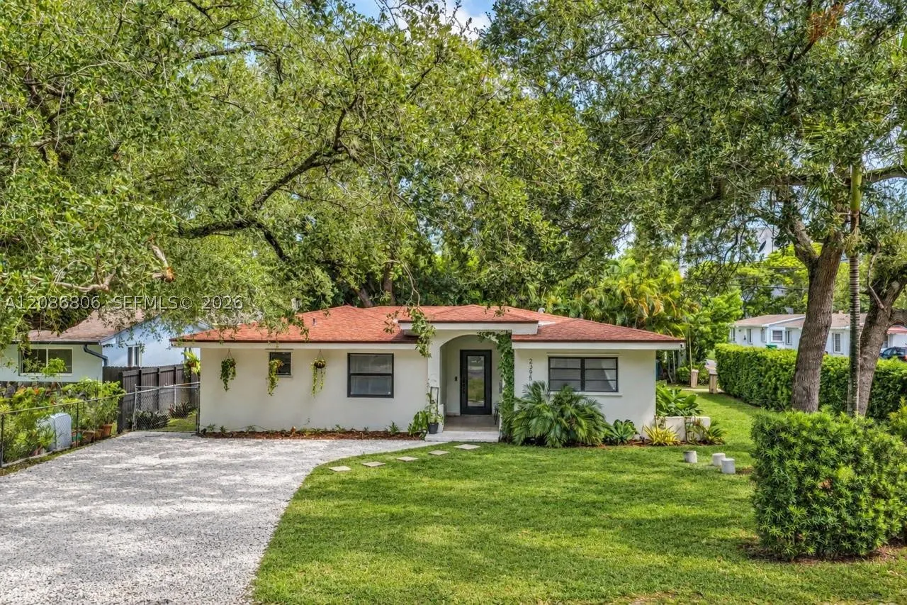 2395 NE 184th Ter
