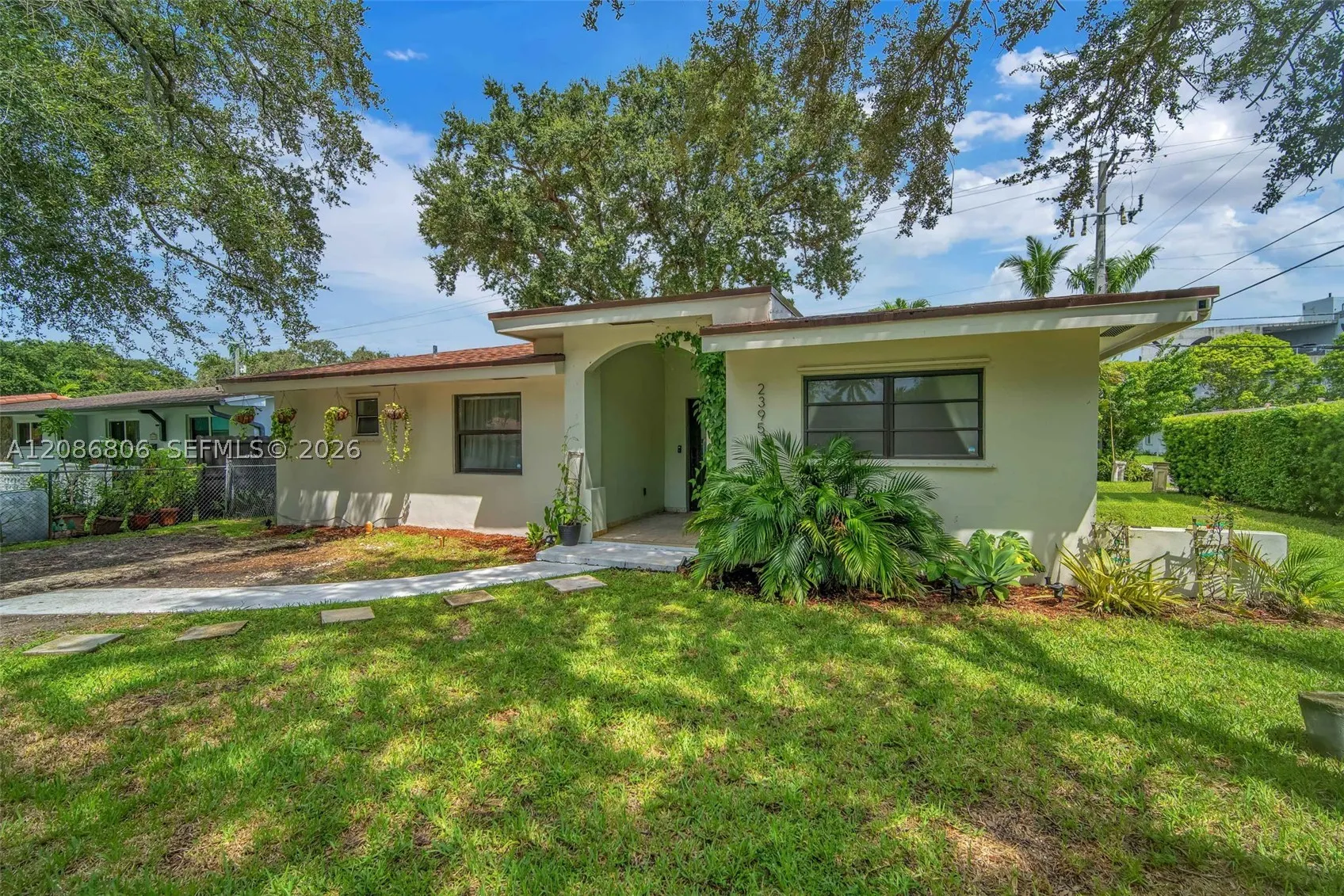 2395 NE 184th Ter