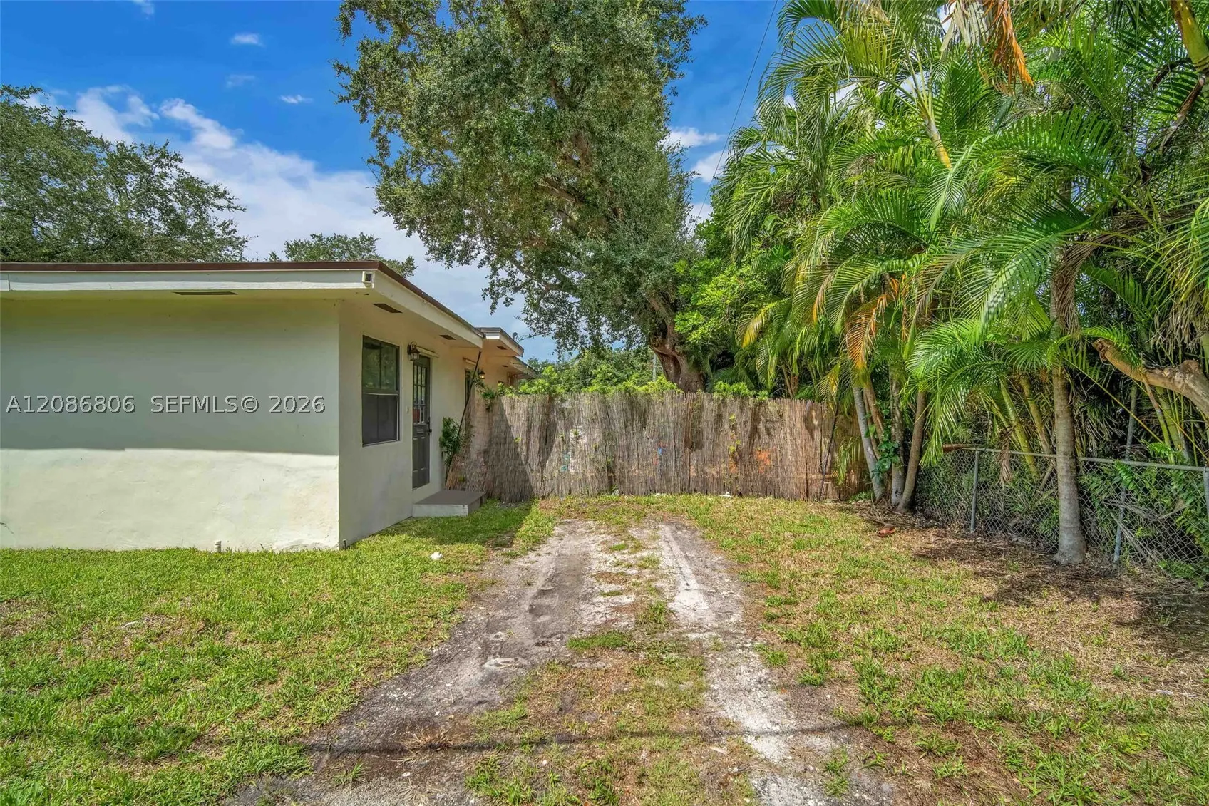 2395 NE 184th Ter