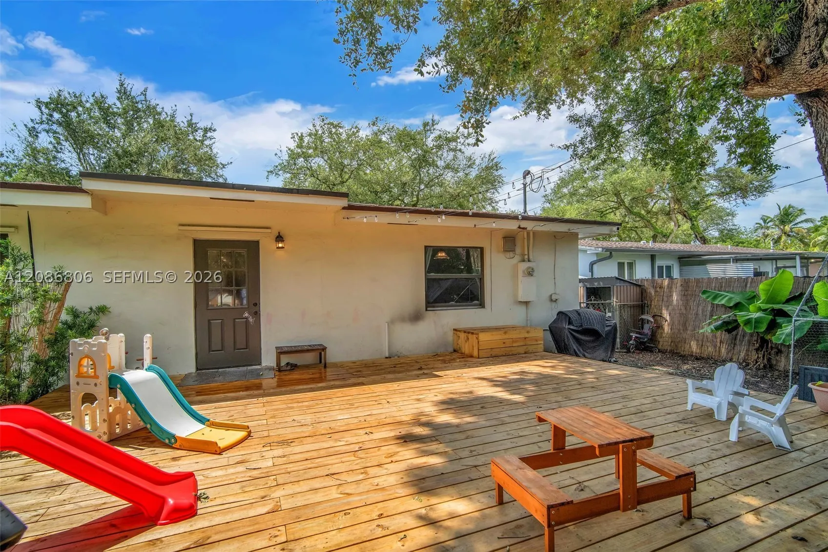 2395 NE 184th Ter