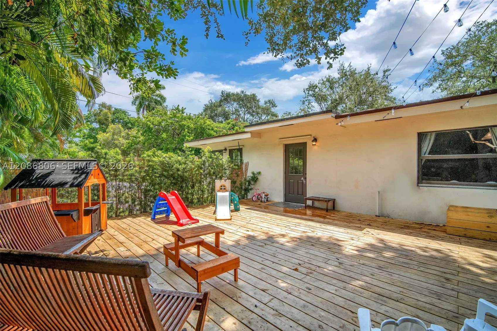 2395 NE 184th Ter