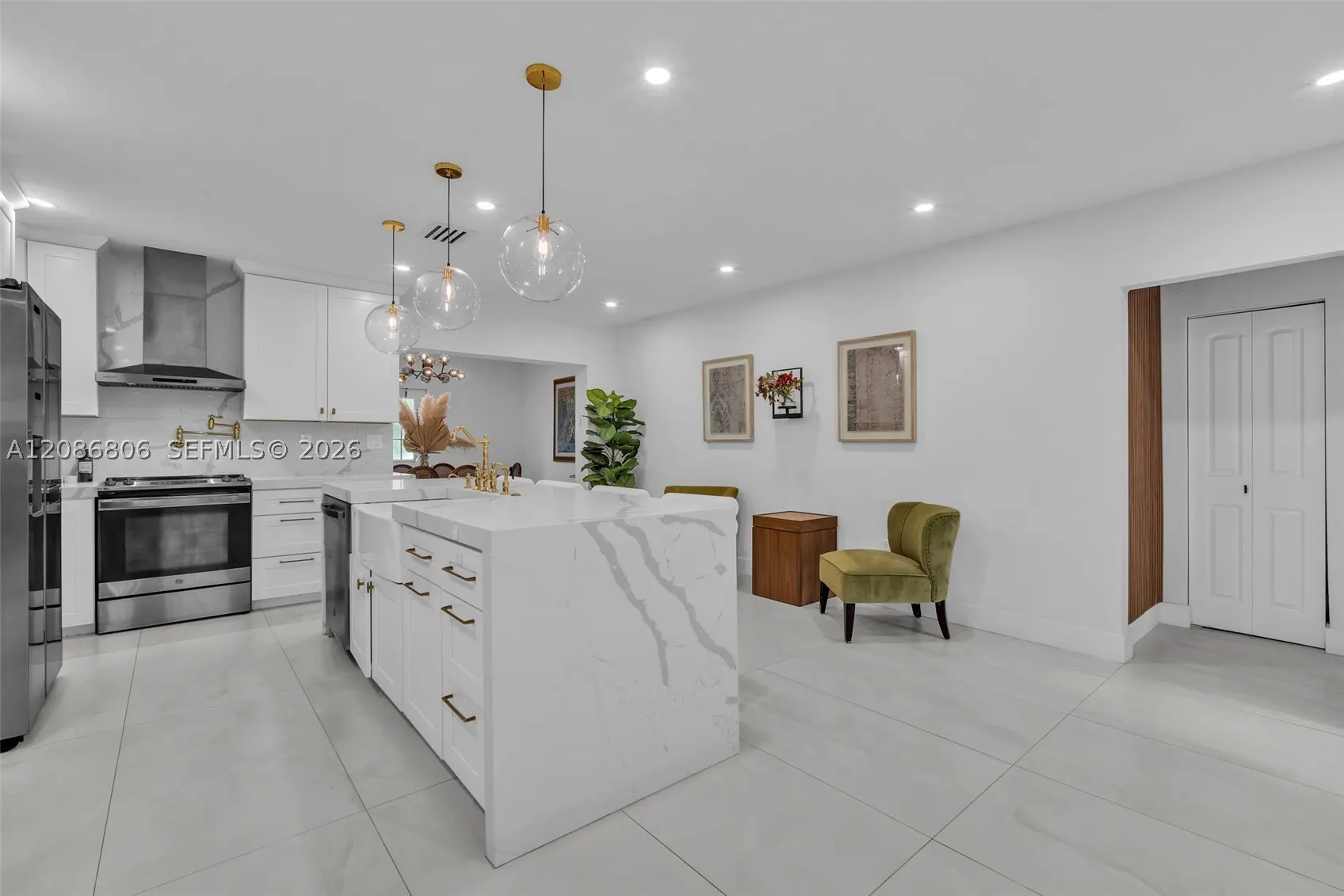2395 NE 184th Ter