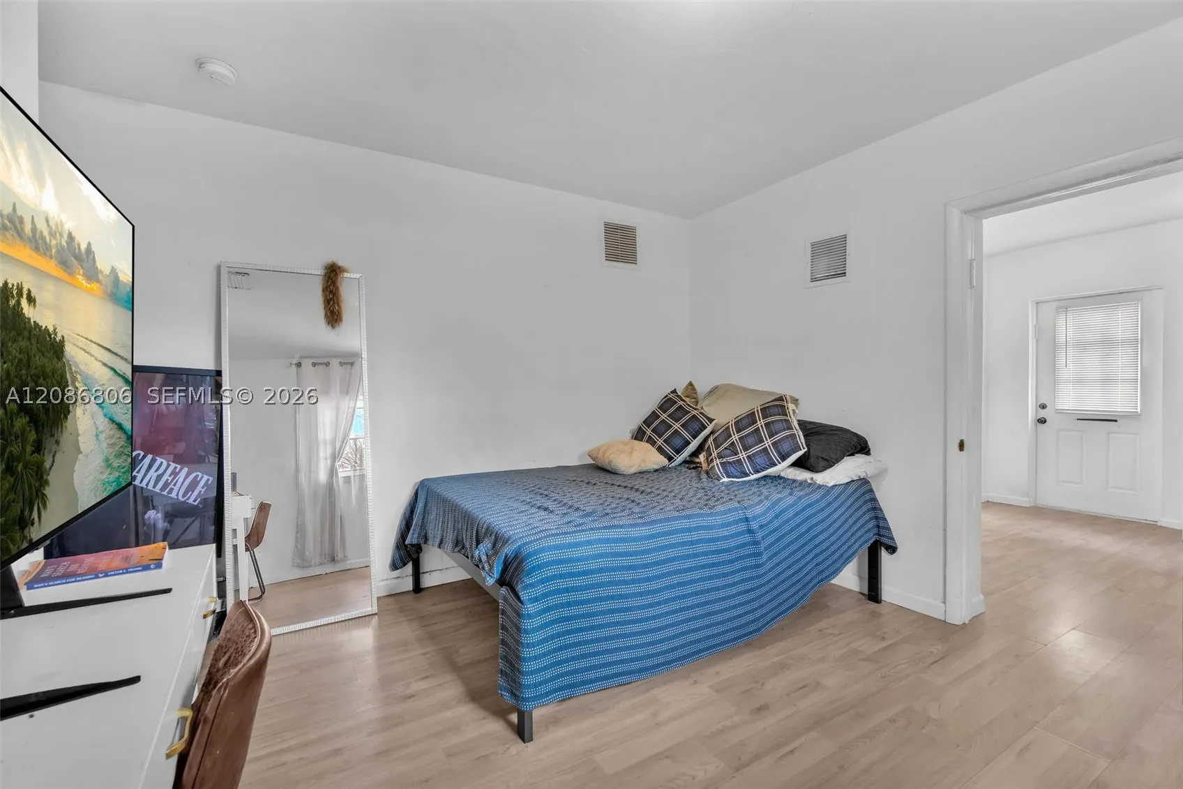 2395 NE 184th Ter