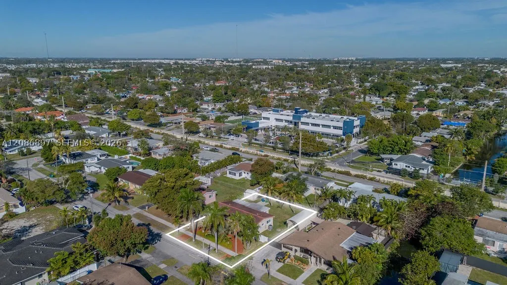 2475 NE 214th St