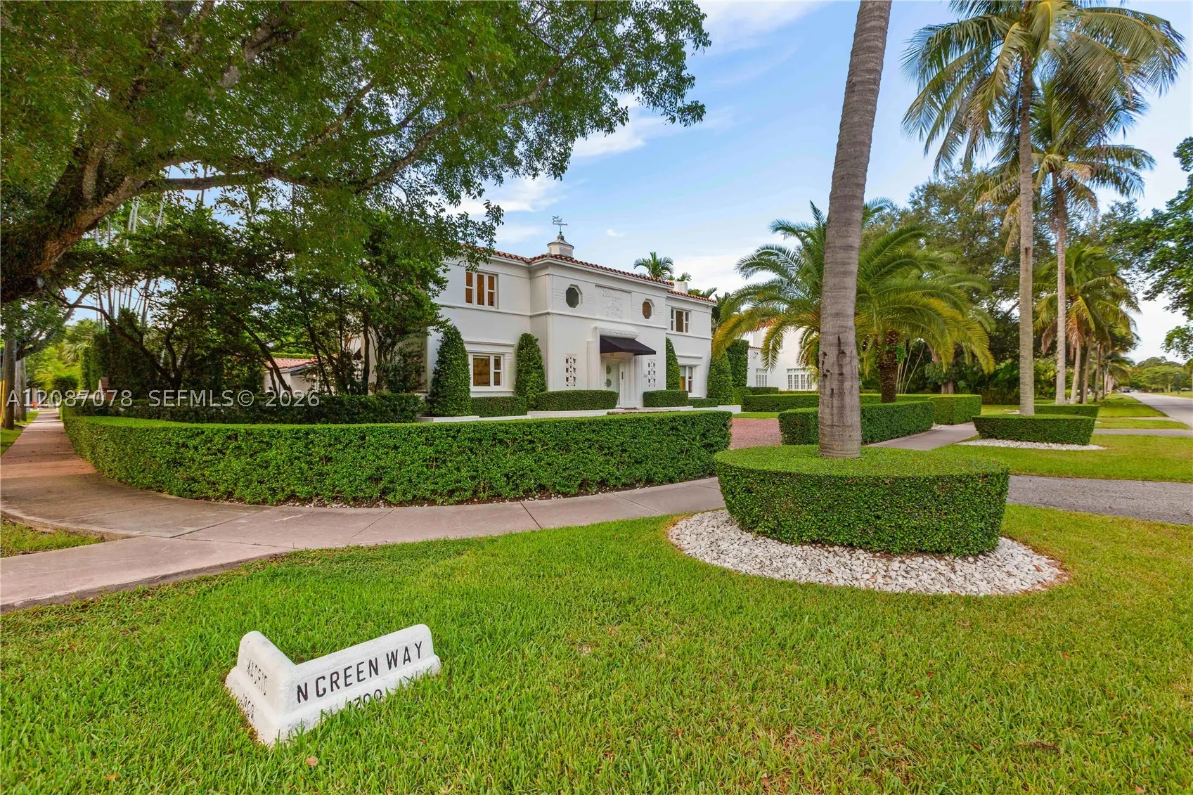 1261 N Greenway Dr
