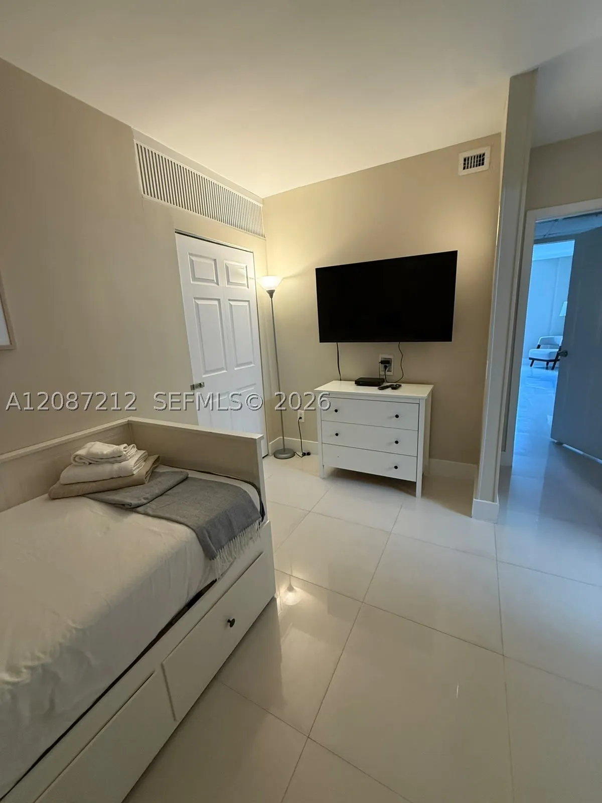 19370 Collins Ave #418