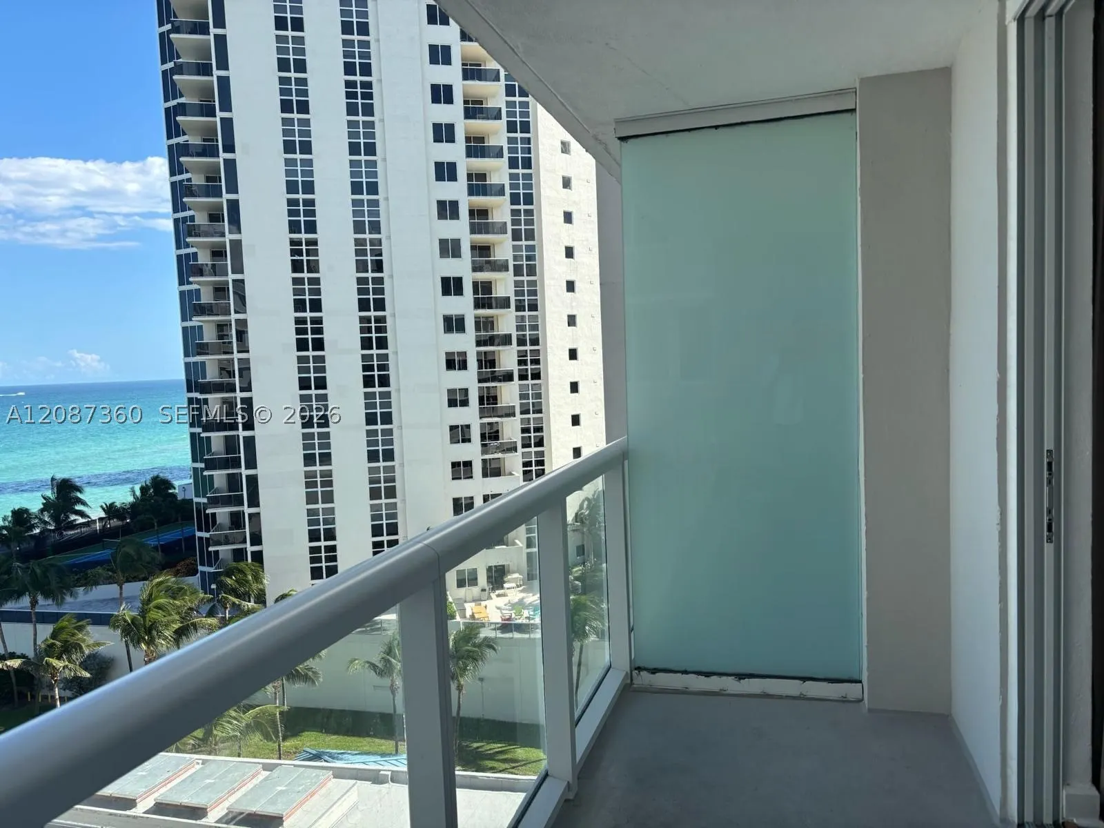 19201 Collins Ave #747