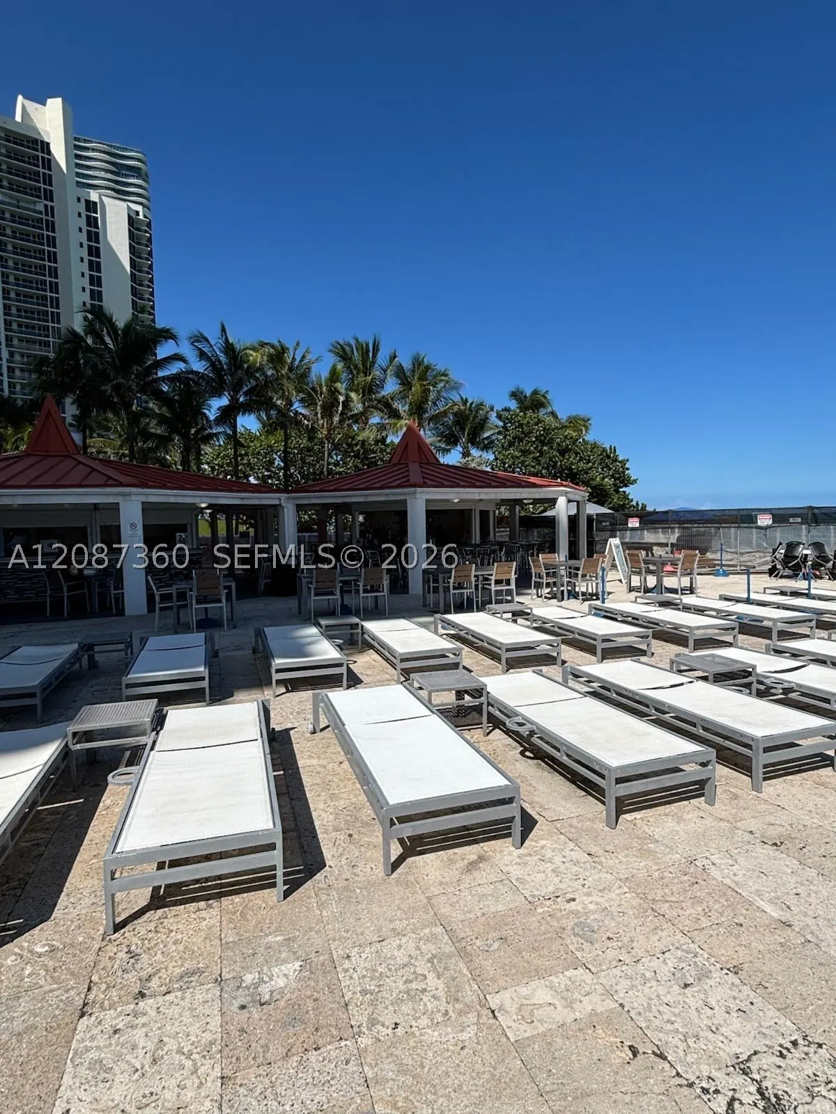 19201 Collins Ave #747