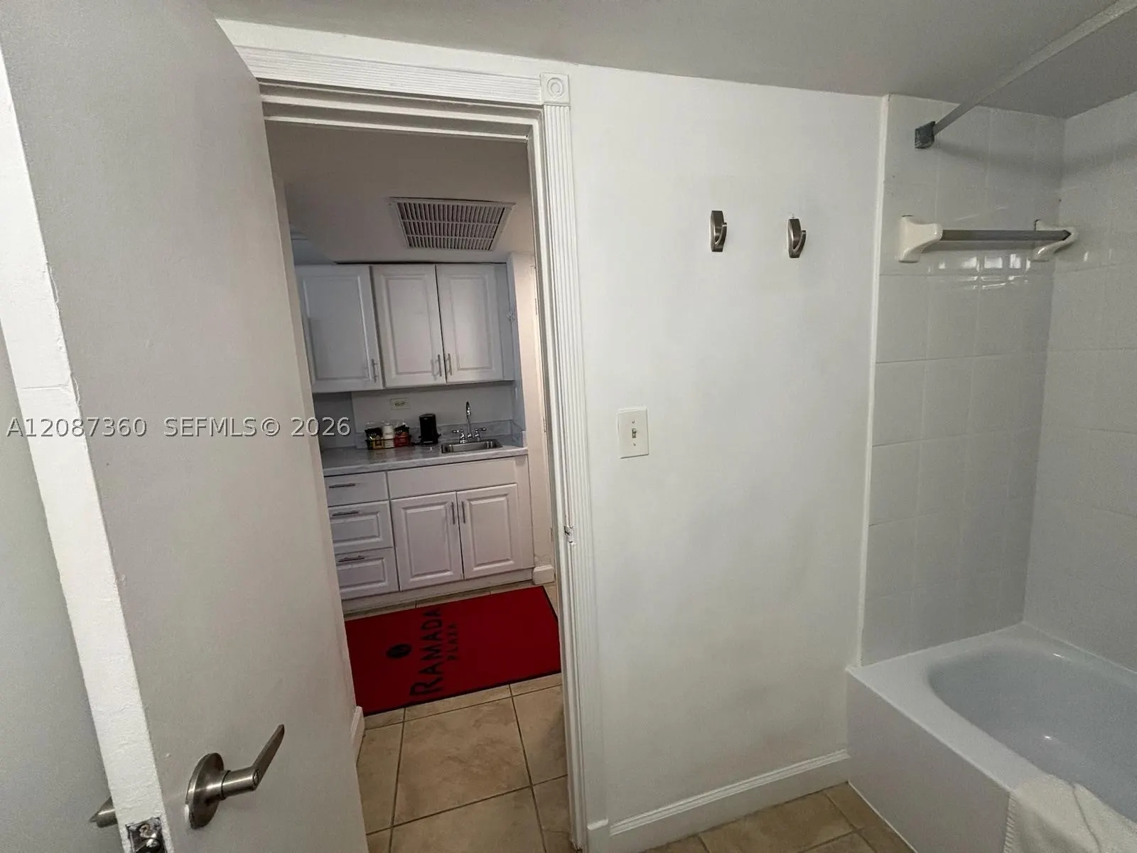 19201 Collins Ave #747