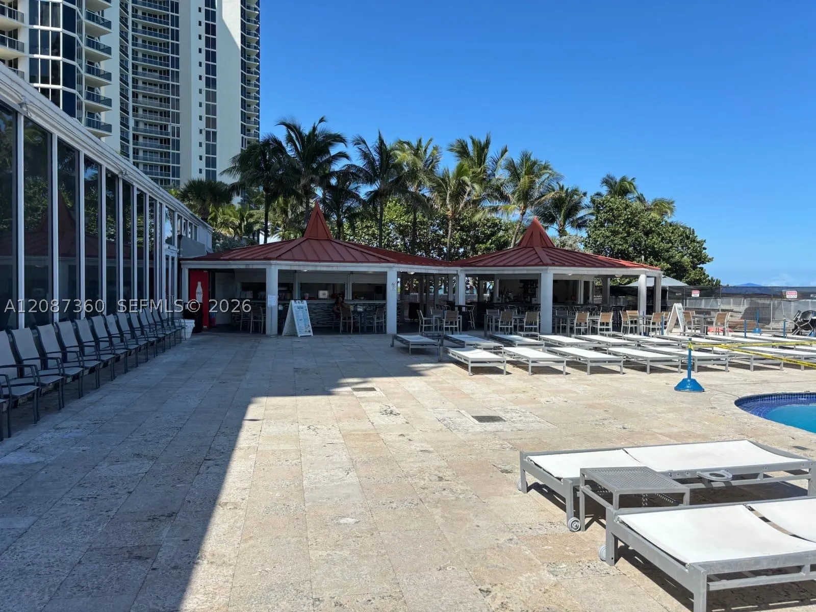 19201 Collins Ave #747