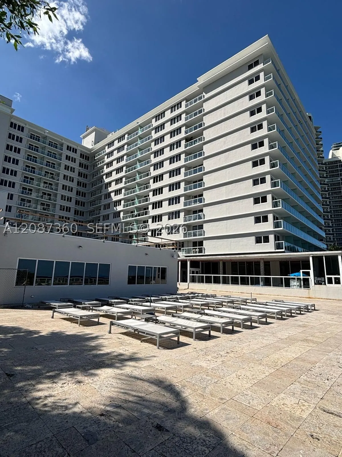 19201 Collins Ave #747
