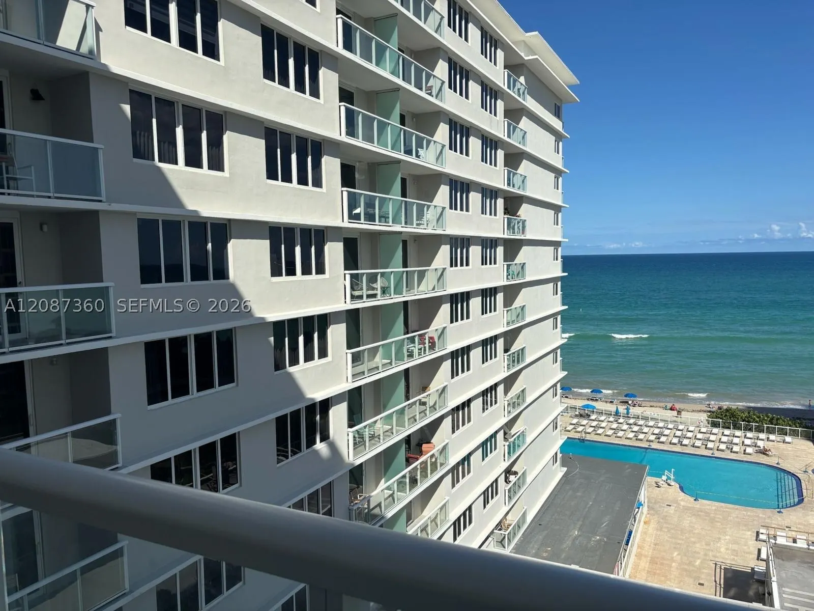 19201 Collins Ave #747