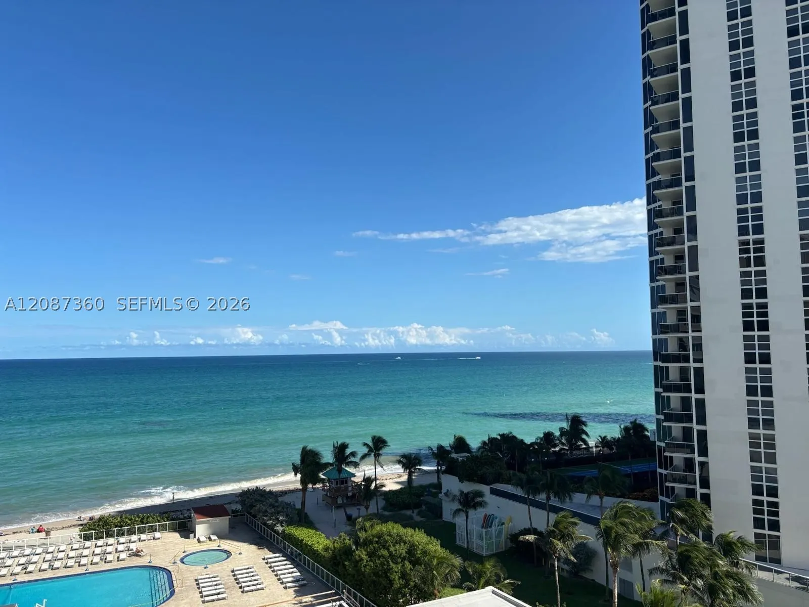 19201 Collins Ave #747
