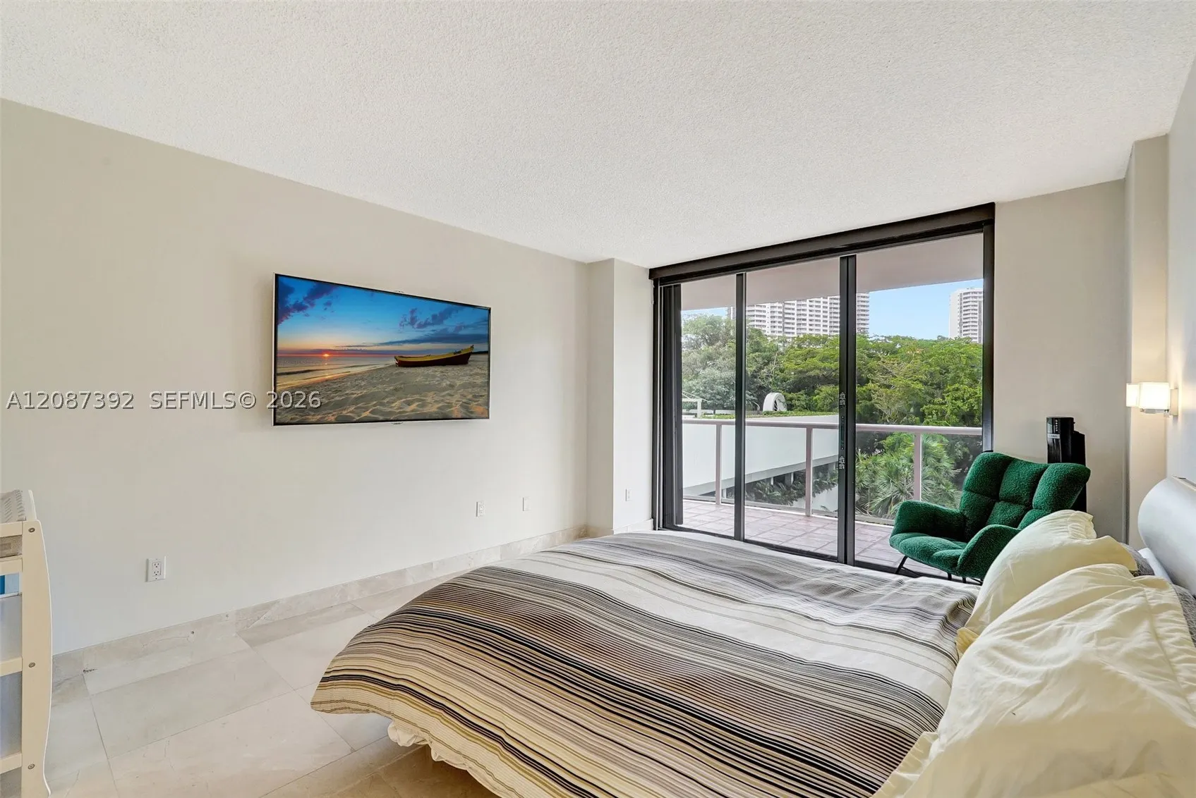 4000 ISLAND BLVD #402