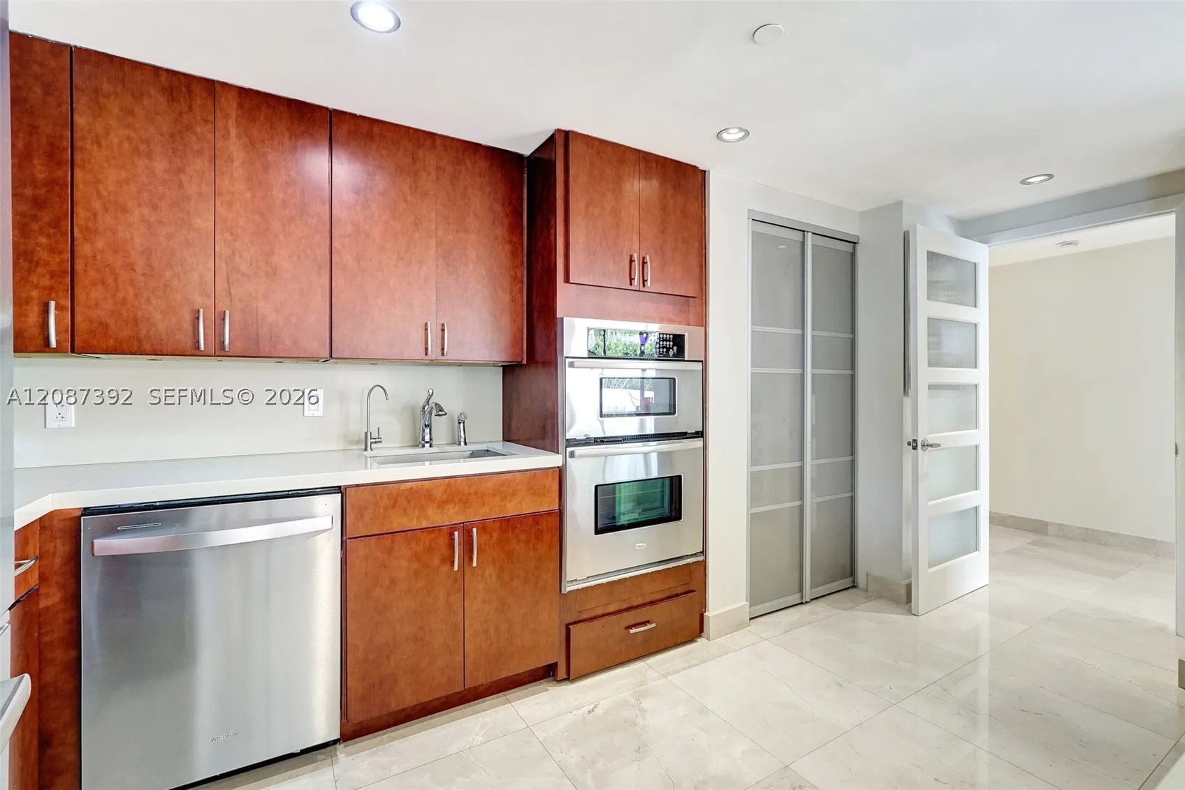 4000 ISLAND BLVD #402
