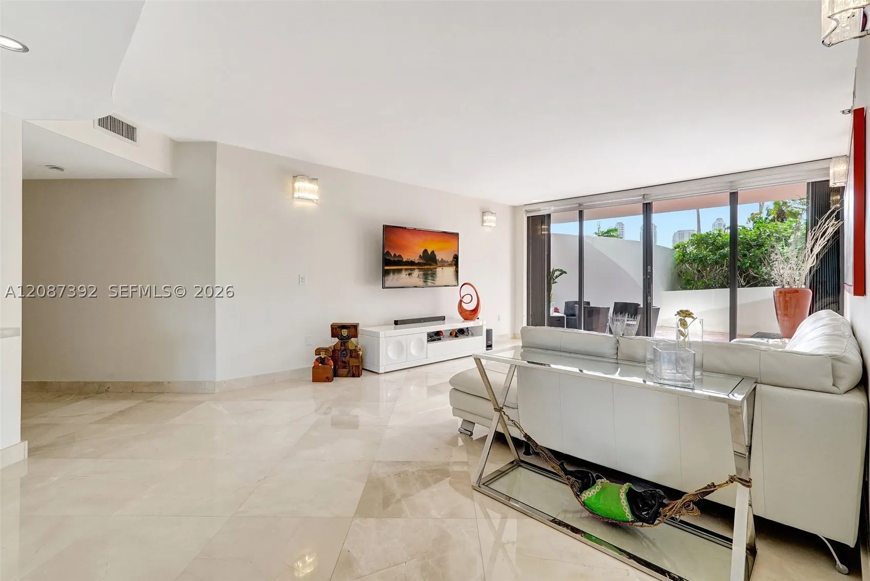 4000 ISLAND BLVD #402