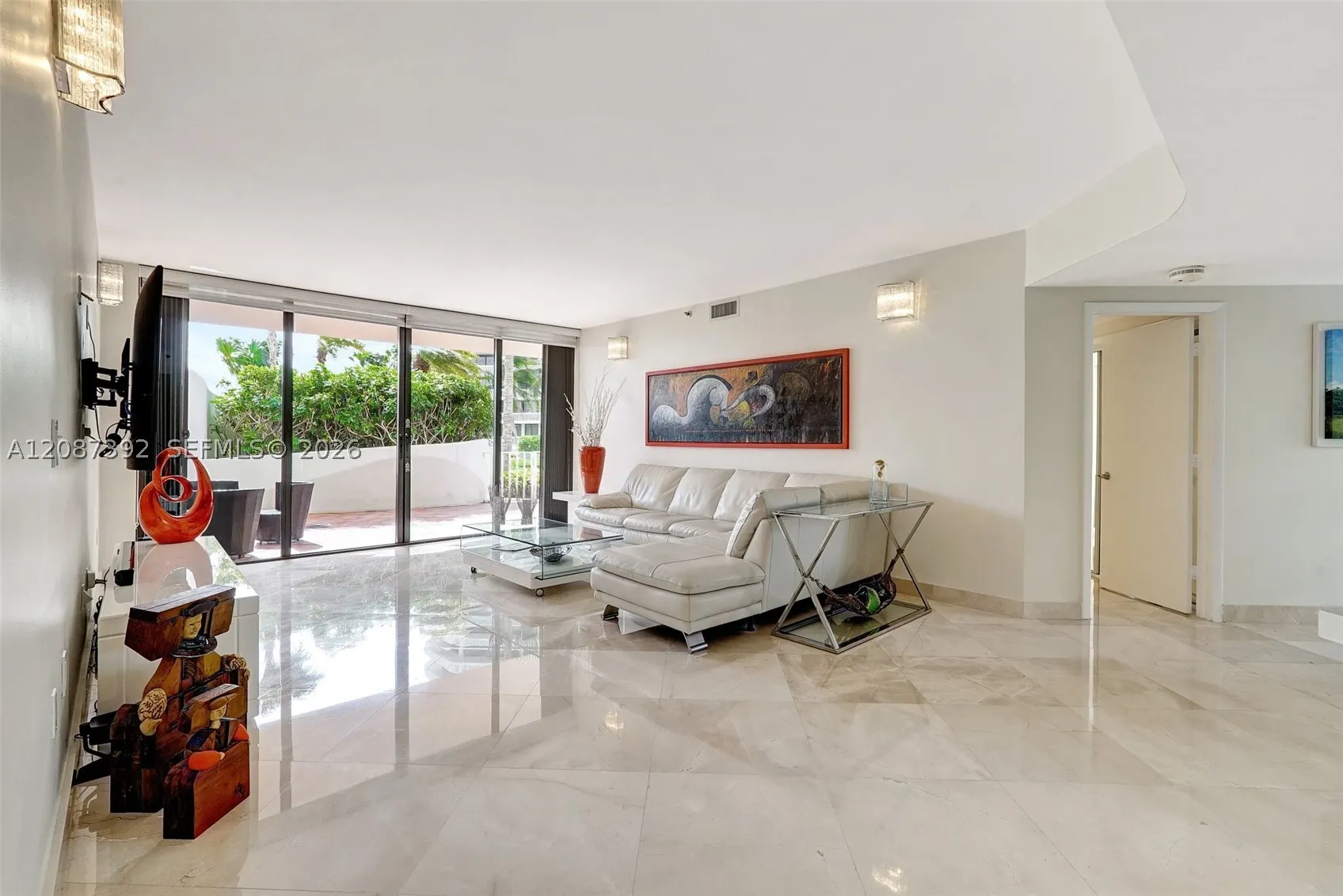 4000 ISLAND BLVD #402