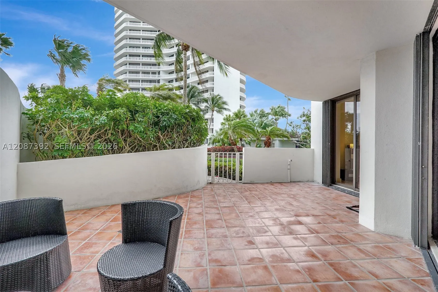 4000 ISLAND BLVD #402